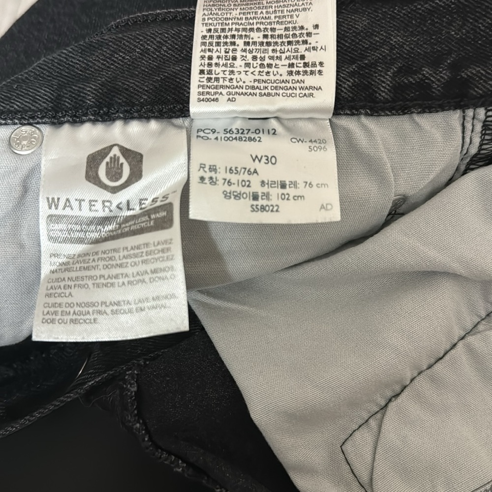 501 Levi Black Jean Shorts, Size W30 - Picture 14 of 14